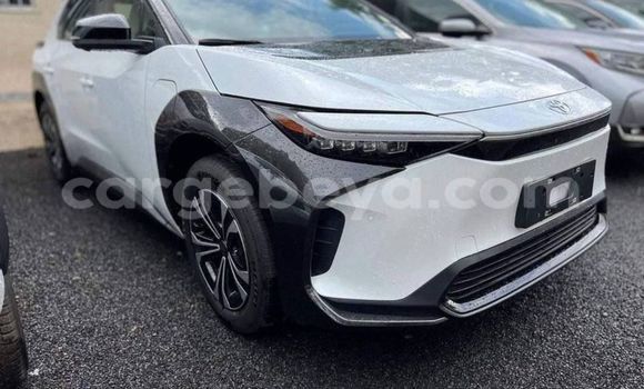 ይግዙ ያገለገለ Toyota RAV4 ነጭ መኪና በ አዲስ አበባ በ ኢትዮጵያ ይግዙ ያገለገለ Toyota RAV4 ነጭ መኪና በ አዲስ አበባ በ ኢትዮጵያ