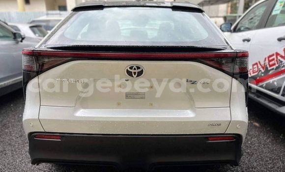 ይግዙ ያገለገለ Toyota RAV4 ነጭ መኪና በ አዲስ አበባ በ ኢትዮጵያ ይግዙ ያገለገለ Toyota RAV4 ነጭ መኪና በ አዲስ አበባ በ ኢትዮጵያ