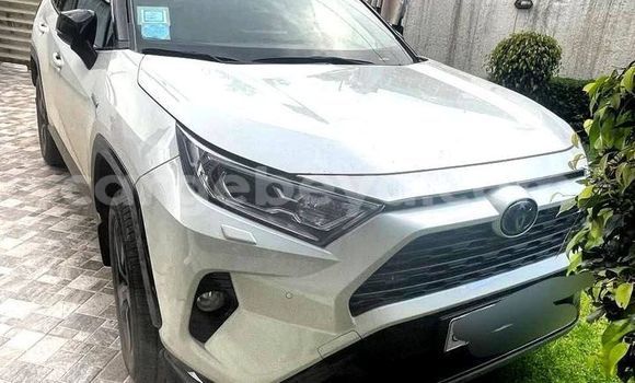 ይግዙ ያገለገለ Toyota RAV4 ነጭ መኪና በ አዲስ አበባ በ ኢትዮጵያ