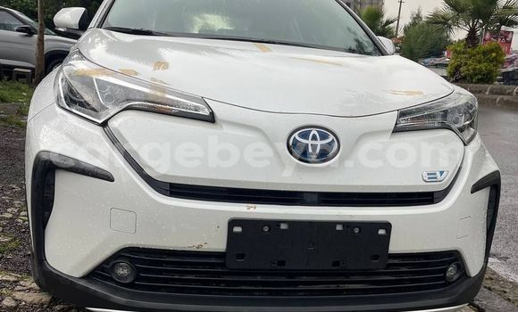 Buy Used Toyota C-HR White Car in Addis–Ababa in Ethiopia Buy Used Toyota C-HR White Car in Addis–Ababa in Ethiopia