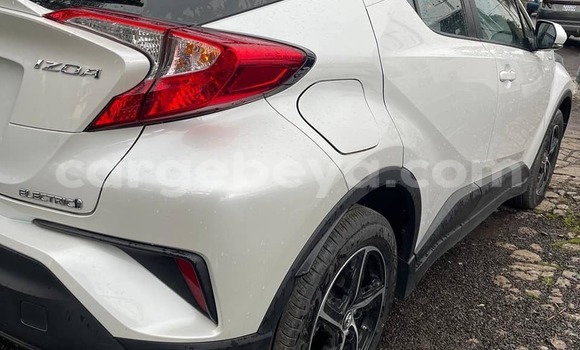 Buy Used Toyota C-HR White Car in Addis–Ababa in Ethiopia Buy Used Toyota C-HR White Car in Addis–Ababa in Ethiopia