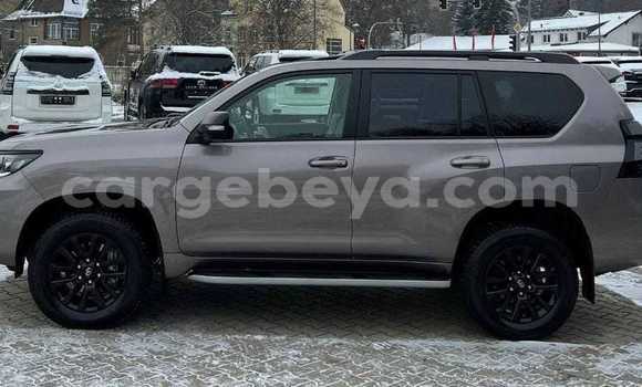 Oofamaa Toyota Highlander Other Makiinaa iti Addis–Ababa keessatti Ethiopia keessatti Oofamaa Toyota Highlander Other Makiinaa iti Addis–Ababa keessatti Ethiopia keessatti