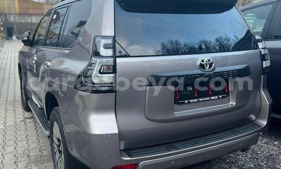 Oofamaa Toyota Highlander Other Makiinaa iti Addis–Ababa keessatti Ethiopia keessatti Oofamaa Toyota Highlander Other Makiinaa iti Addis–Ababa keessatti Ethiopia keessatti