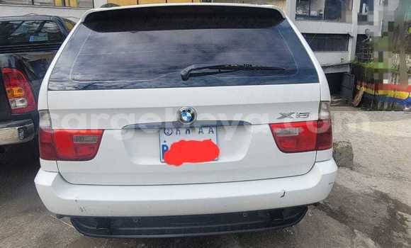 Oofamaa BMW X5 White Makiinaa iti Addis–Ababa keessatti Ethiopia keessatti Oofamaa BMW X5 White Makiinaa iti Addis–Ababa keessatti Ethiopia keessatti