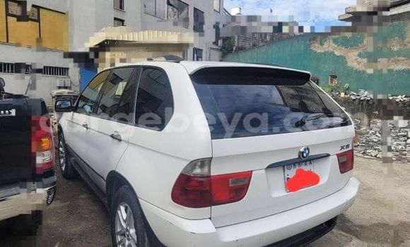 Oofamaa BMW X5 White Makiinaa iti Addis–Ababa keessatti Ethiopia keessatti Oofamaa BMW X5 White Makiinaa iti Addis–Ababa keessatti Ethiopia keessatti