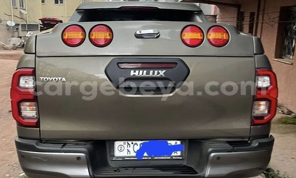 Oofamaa Toyota Hilux Other Makiinaa iti Addis–Ababa keessatti Ethiopia keessatti Oofamaa Toyota Hilux Other Makiinaa iti Addis–Ababa keessatti Ethiopia keessatti