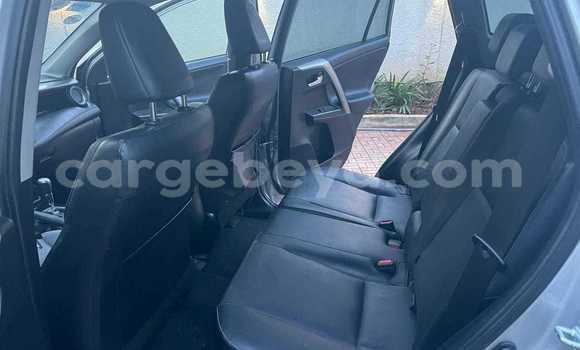 Oofamaa Toyota RAV4 Other Makiinaa iti Addis–Ababa keessatti Ethiopia keessatti Oofamaa Toyota RAV4 Other Makiinaa iti Addis–Ababa keessatti Ethiopia keessatti