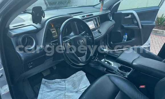 Oofamaa Toyota RAV4 Other Makiinaa iti Addis–Ababa keessatti Ethiopia keessatti Oofamaa Toyota RAV4 Other Makiinaa iti Addis–Ababa keessatti Ethiopia keessatti