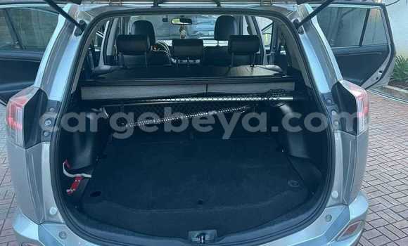 Oofamaa Toyota RAV4 Other Makiinaa iti Addis–Ababa keessatti Ethiopia keessatti Oofamaa Toyota RAV4 Other Makiinaa iti Addis–Ababa keessatti Ethiopia keessatti