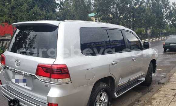 Oofamaa Toyota Land Cruiser Other Makiinaa iti Addis–Ababa keessatti Ethiopia keessatti Oofamaa Toyota Land Cruiser Other Makiinaa iti Addis–Ababa keessatti Ethiopia keessatti