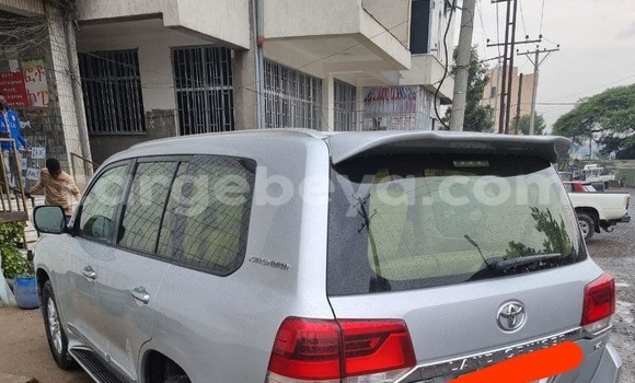 Oofamaa Toyota Land Cruiser Other Makiinaa iti Addis–Ababa keessatti Ethiopia keessatti Oofamaa Toyota Land Cruiser Other Makiinaa iti Addis–Ababa keessatti Ethiopia keessatti
