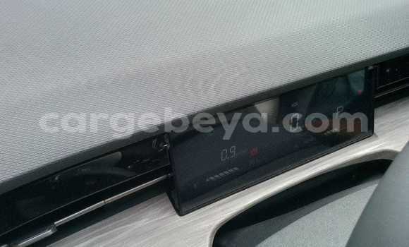 Oofamaa Dacia 1410 White Makiinaa iti Addis–Ababa keessatti Ethiopia keessatti Oofamaa Dacia 1410 White Makiinaa iti Addis–Ababa keessatti Ethiopia keessatti