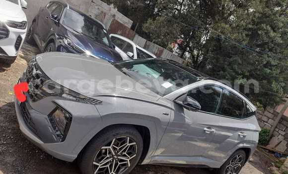 Oofamaa Hyundai Tucson Other Makiinaa iti Addis–Ababa keessatti Ethiopia keessatti Oofamaa Hyundai Tucson Other Makiinaa iti Addis–Ababa keessatti Ethiopia keessatti
