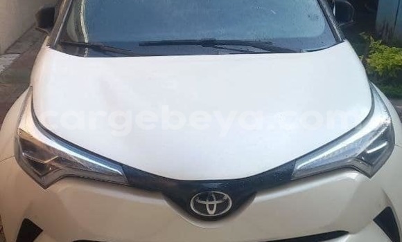 ይግዙ ያገለገለ Toyota C-HR ነጭ መኪና በ አዲስ አበባ በ ኢትዮጵያ