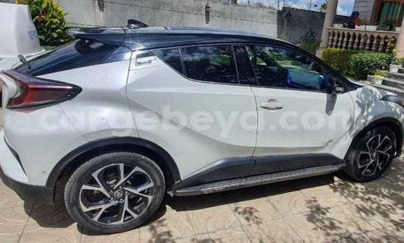 Buy Used Toyota C-HR White Car in Addis–Ababa in Ethiopia Buy Used Toyota C-HR White Car in Addis–Ababa in Ethiopia