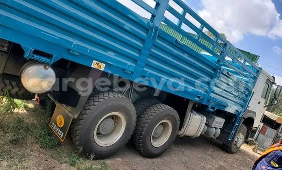 Buy Used Hyundai H200 Blue Truck in Addis 'Alem in Amhara