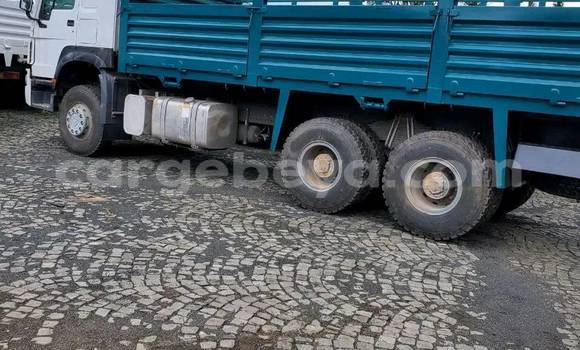 Buy Used Hyundai H200 Blue Truck in Addis 'Alem in Amhara Buy Used Hyundai H200 Blue Truck in Addis 'Alem in Amhara