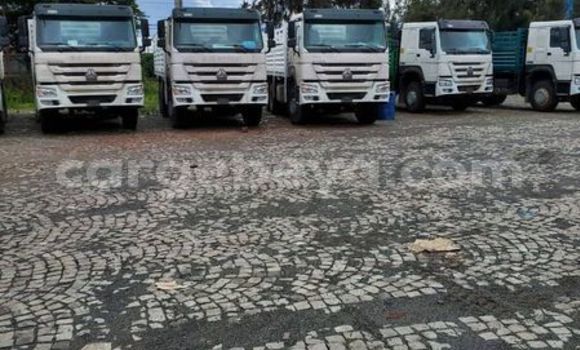 Buy Used Hyundai H200 Blue Truck in Addis 'Alem in Amhara Buy Used Hyundai H200 Blue Truck in Addis 'Alem in Amhara