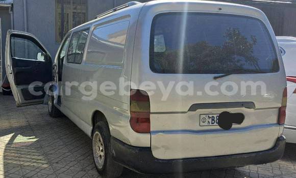 ይግዙ ያገለገለ Toyota Hiace ሌላ መኪና በ አዲስ አበባ በ ኢትዮጵያ