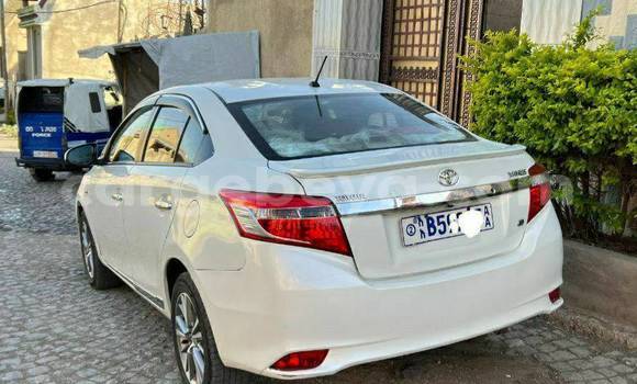 Acheter Occasion Voiture Toyota Yaris Blanc à Addis Ababa, Ethiopie Acheter Occasion Voiture Toyota Yaris Blanc à Addis Ababa, Ethiopie