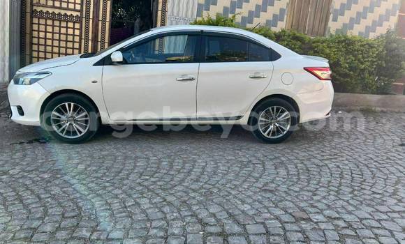 Acheter Occasion Voiture Toyota Yaris Blanc à Addis Ababa, Ethiopie Acheter Occasion Voiture Toyota Yaris Blanc à Addis Ababa, Ethiopie