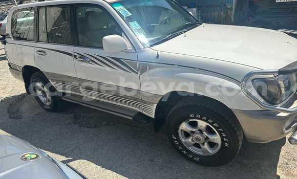 Acheter Occasion Voiture Toyota Land Cruiser Blanc à Addis Ababa, Ethiopie Acheter Occasion Voiture Toyota Land Cruiser Blanc à Addis Ababa, Ethiopie