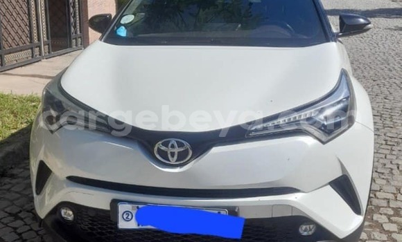 Buy Used Toyota C-HR White Car in Addis–Ababa in Ethiopia