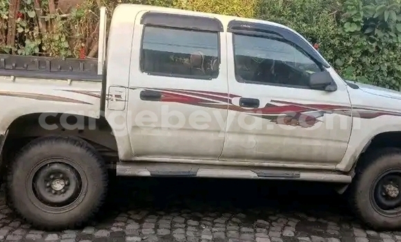 Buy Used Toyota Hilux White Car in Werder in Somali