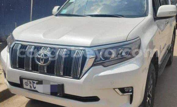 ይግዙ ያገለገለ Toyota Land Cruiser Prado ነጭ መኪና በ አዲስ አበባ በ ኢትዮጵያ