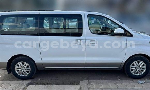 ይግዙ ያገለገለ Hyundai H1 ነጭ መኪና በ አዲስ አበባ በ ኢትዮጵያ ይግዙ ያገለገለ Hyundai H1 ነጭ መኪና በ አዲስ አበባ በ ኢትዮጵያ
