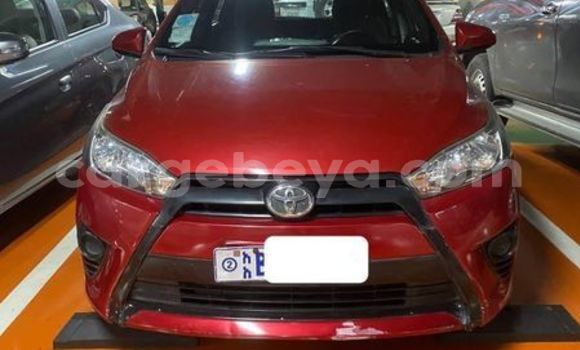 ይግዙ ያገለገለ Toyota Yaris ቀይ መኪና በ አዲስ አበባ በ ኢትዮጵያ