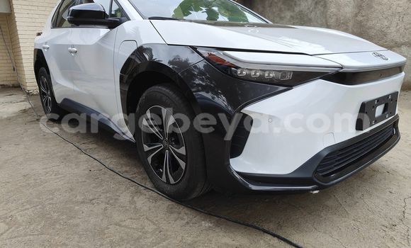 Acheter Occasion Voiture Toyota Belta Blanc à Abomsa, Oromia Acheter Occasion Voiture Toyota Belta Blanc à Abomsa, Oromia