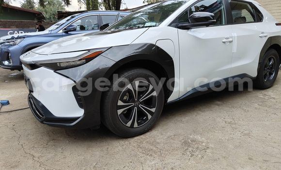 Acheter Occasion Voiture Toyota Belta Blanc à Abomsa, Oromia Acheter Occasion Voiture Toyota Belta Blanc à Abomsa, Oromia