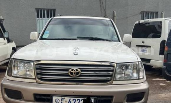 Buy Used Toyota Land Cruiser White Car in Addis–Ababa in Ethiopia