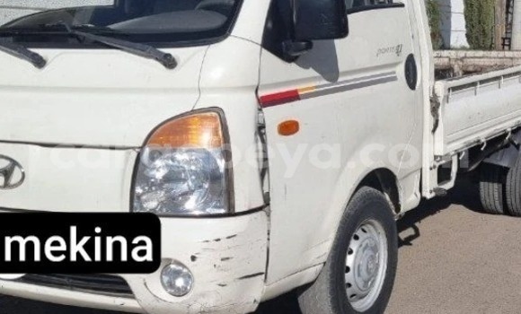 Acheter Occasion Utilitaire Hyundai Chorus Blanc à Addis Ababa, Ethiopie Acheter Occasion Utilitaire Hyundai Chorus Blanc à Addis Ababa, Ethiopie