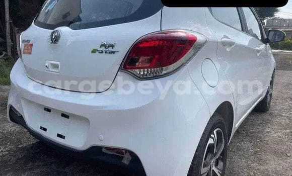 Acheter Occasion Voiture Toyota C-HR Blanc à Addis Ababa, Ethiopie Acheter Occasion Voiture Toyota C-HR Blanc à Addis Ababa, Ethiopie