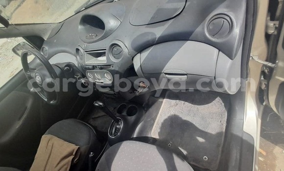 Acheter Occasion Voiture Toyota Vitz Beige à Addis Ababa, Ethiopie Acheter Occasion Voiture Toyota Vitz Beige à Addis Ababa, Ethiopie