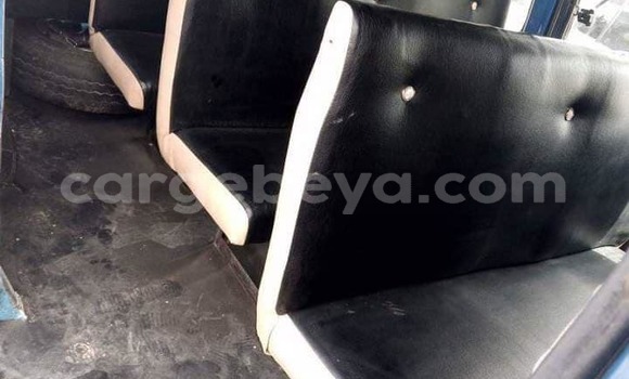 Acheter Occasion Voiture Toyota Dolphin Bleu à Addis Ababa, Ethiopie Acheter Occasion Voiture Toyota Dolphin Bleu à Addis Ababa, Ethiopie