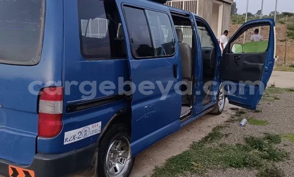 Acheter Occasion Voiture Toyota Dolphin Bleu à Addis Ababa, Ethiopie Acheter Occasion Voiture Toyota Dolphin Bleu à Addis Ababa, Ethiopie