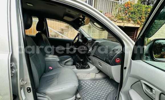 Acheter Occasion Voiture Toyota Hilux Blanc à Addis Ababa, Ethiopie Acheter Occasion Voiture Toyota Hilux Blanc à Addis Ababa, Ethiopie