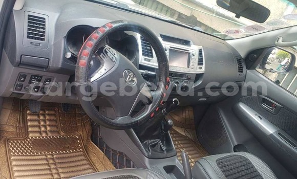 ይግዙ ያገለገለ Toyota Hilux ሌላ መኪና በ አዲስ አበባ በ ኢትዮጵያ ይግዙ ያገለገለ Toyota Hilux ሌላ መኪና በ አዲስ አበባ በ ኢትዮጵያ