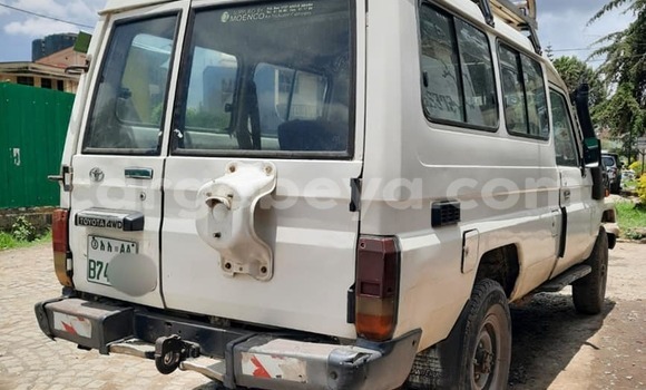 ይግዙ ያገለገለ Toyota Raum ነጭ መኪና በ አዲስ አበባ በ ኢትዮጵያ ይግዙ ያገለገለ Toyota Raum ነጭ መኪና በ አዲስ አበባ በ ኢትዮጵያ