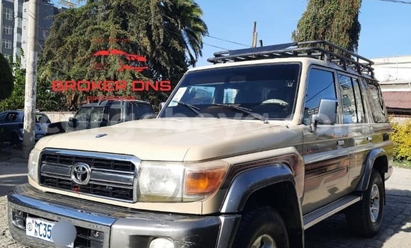 ይግዙ ያገለገለ Toyota Land Cruiser ሌላ መኪና በ አዲስ አበባ በ ኢትዮጵያ