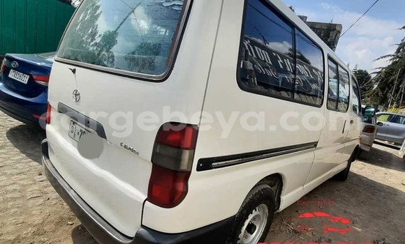 ይግዙ ያገለገለ Toyota Dolphin ነጭ መኪና በ አዲስ አበባ በ ኢትዮጵያ ይግዙ ያገለገለ Toyota Dolphin ነጭ መኪና በ አዲስ አበባ በ ኢትዮጵያ