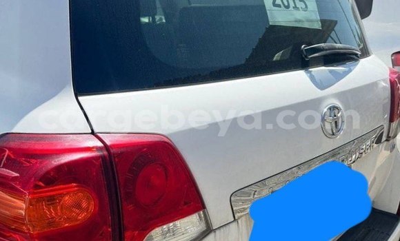 ይግዙ ያገለገለ Toyota Land Cruiser ነጭ መኪና በ አዲስ አበባ በ ኢትዮጵያ ይግዙ ያገለገለ Toyota Land Cruiser ነጭ መኪና በ አዲስ አበባ በ ኢትዮጵያ