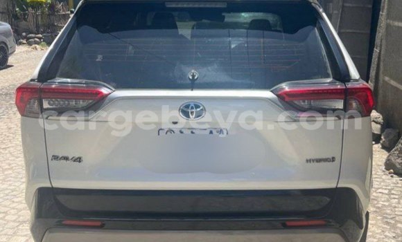 Acheter Occasion Voiture Toyota RAV4 Blanc à Addis Ababa, Ethiopie Acheter Occasion Voiture Toyota RAV4 Blanc à Addis Ababa, Ethiopie