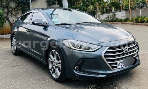 Acheter Occasion Voiture Hyundai Avante Beige à Addis Ababa, Ethiopie Acheter Occasion Voiture Hyundai Avante Beige à Addis Ababa, Ethiopie