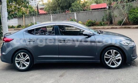 Acheter Occasion Voiture Hyundai Avante Beige à Addis Ababa, Ethiopie Acheter Occasion Voiture Hyundai Avante Beige à Addis Ababa, Ethiopie