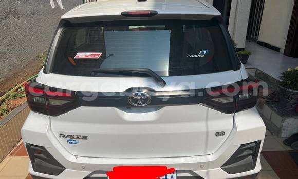 ይግዙ ያገለገለ Toyota Raum ነጭ መኪና በ አክል በ ትግራይ