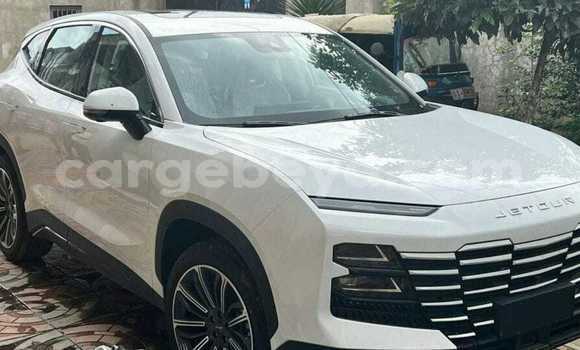 Oofamaa Toyota Camry (Japan) White Makiinaa iti Addiet–Canna keessatti Ethiopia keessatti